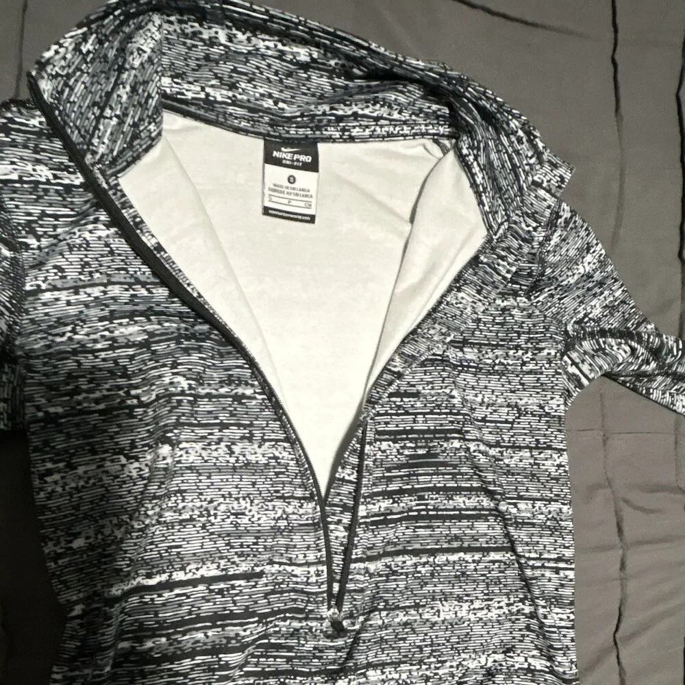 Nike Pro Dri-FIT Women’s S Black/White Abstract Knit 1/4 Zip Mock Neck Top